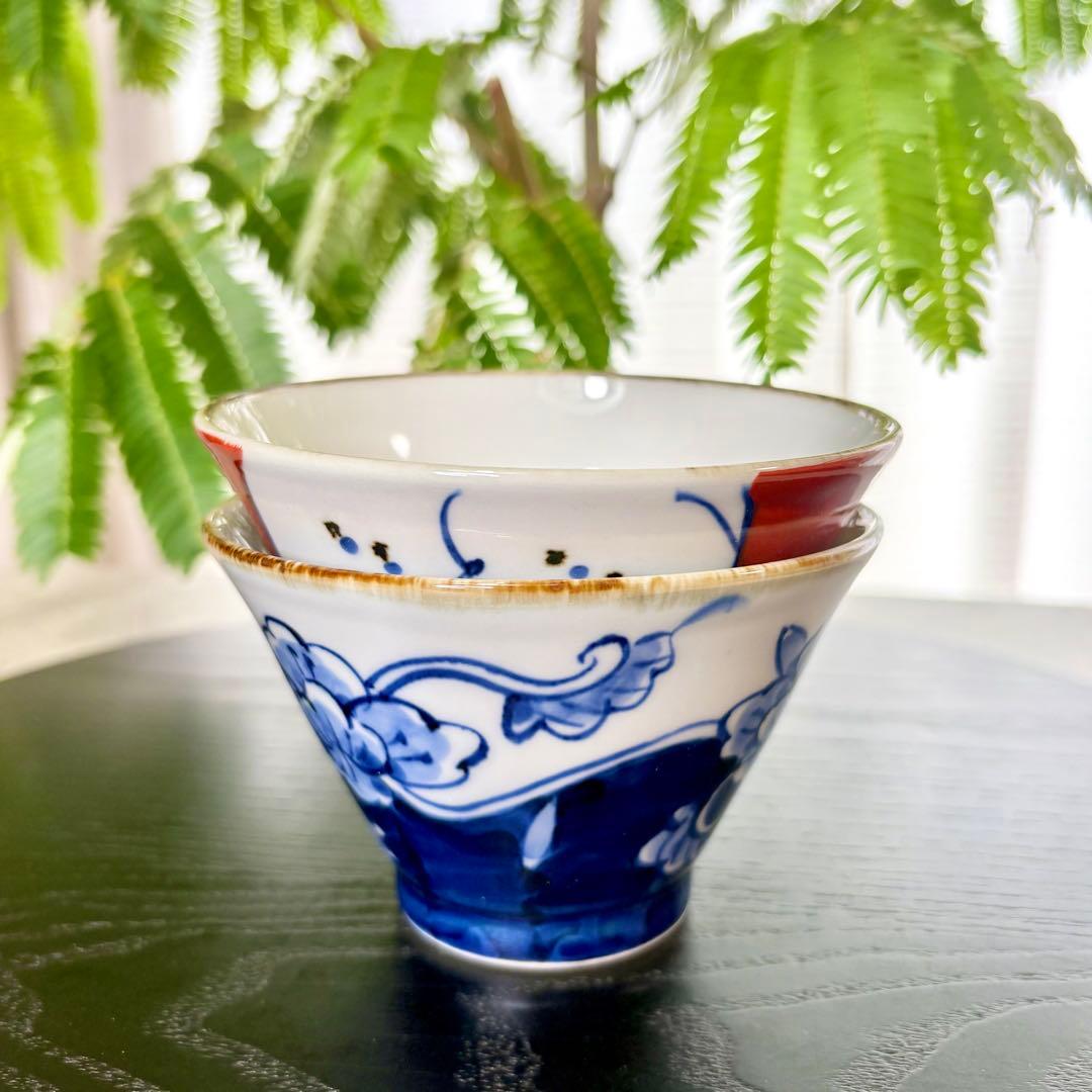 568碗　二柄　赤絵ザクロ　ボタン唐草　赤　青　飯碗　夫婦茶碗　ペア 万博　食器