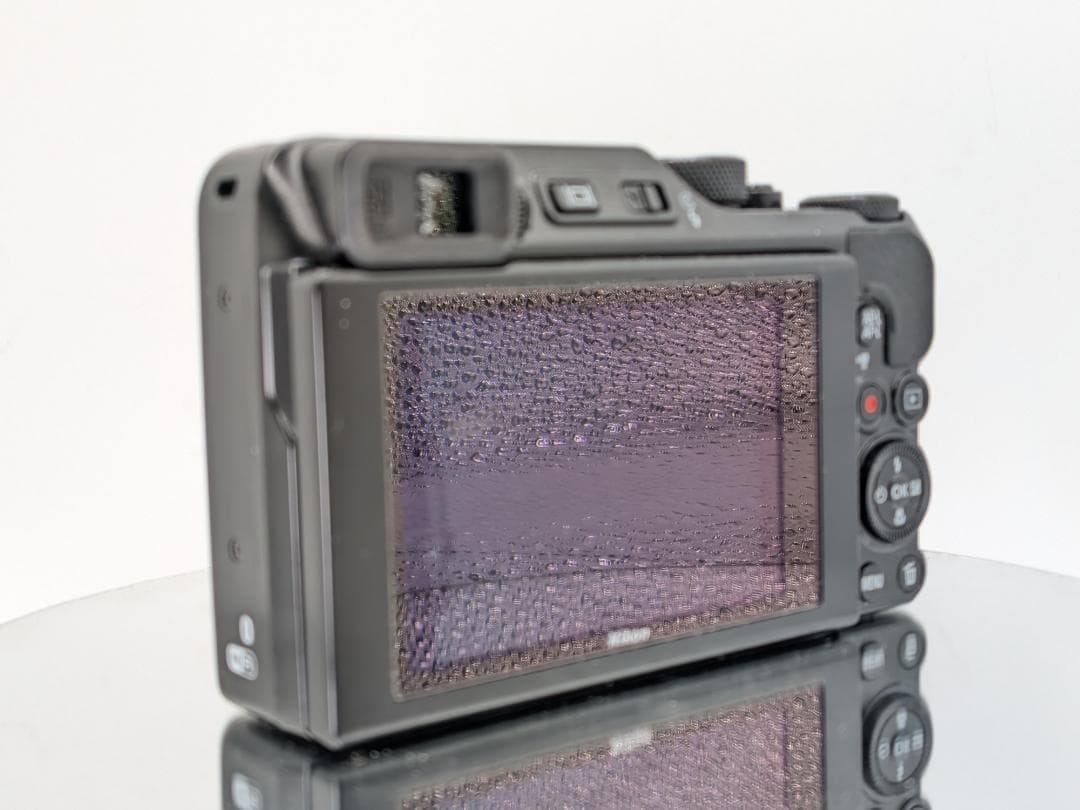 【スマホでは届かない・美品】Nikon デジカメ COOLPIX A1000