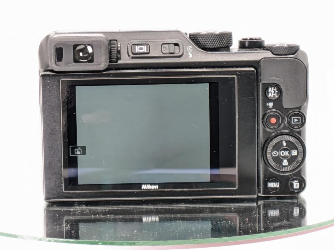 【スマホでは届かない・美品】Nikon デジカメ COOLPIX A1000