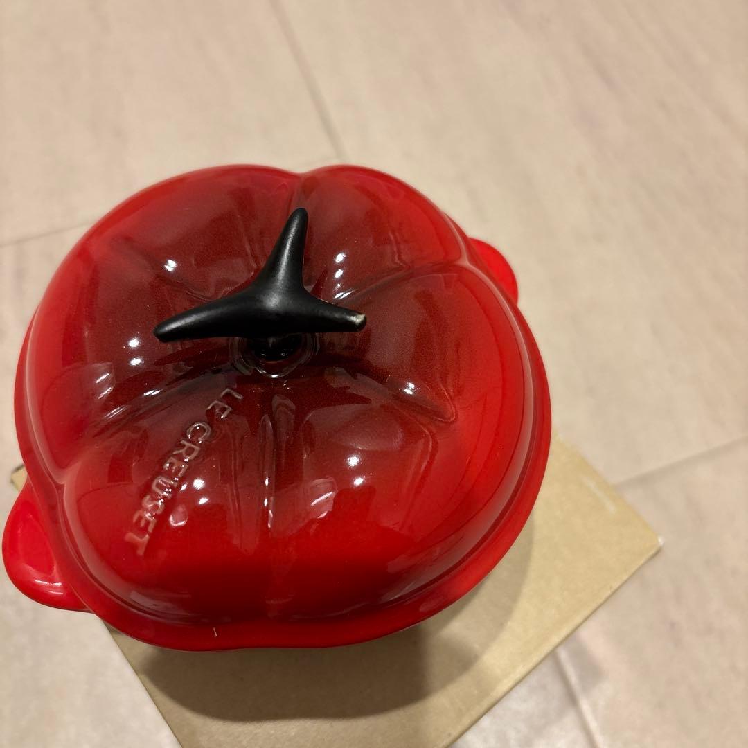 【ル・クルーゼ】　ミニ ココット　トマト　チェリーレッド　蓋付き