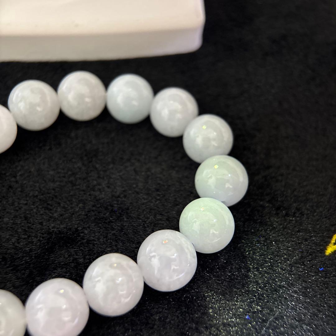 ミャンマー　本翡翠　ヒスイ　天然石　手作りブレスレット ライトグリーン ホワイト