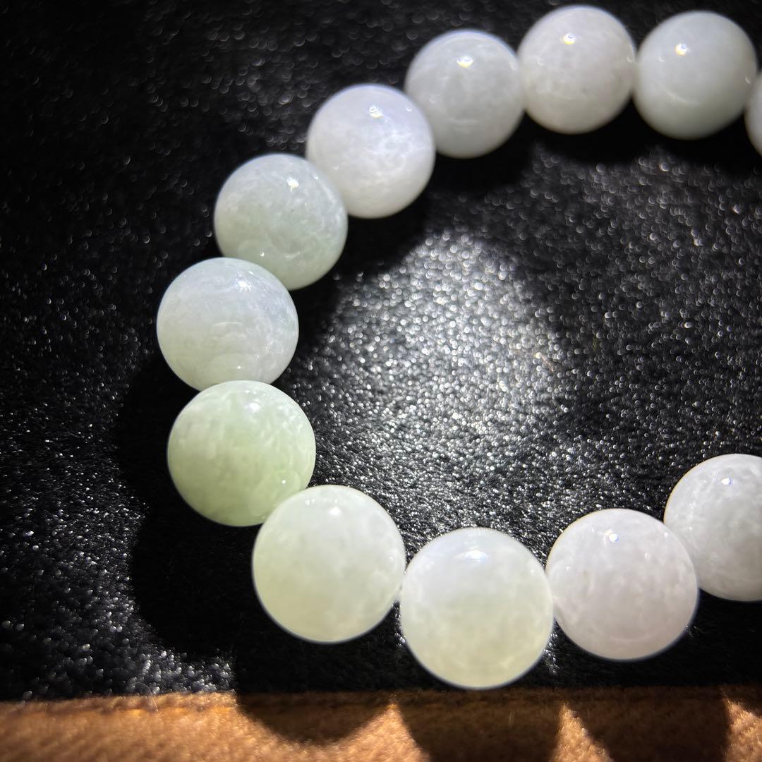 ミャンマー　本翡翠　ヒスイ　天然石　手作りブレスレット ライトグリーン ホワイト