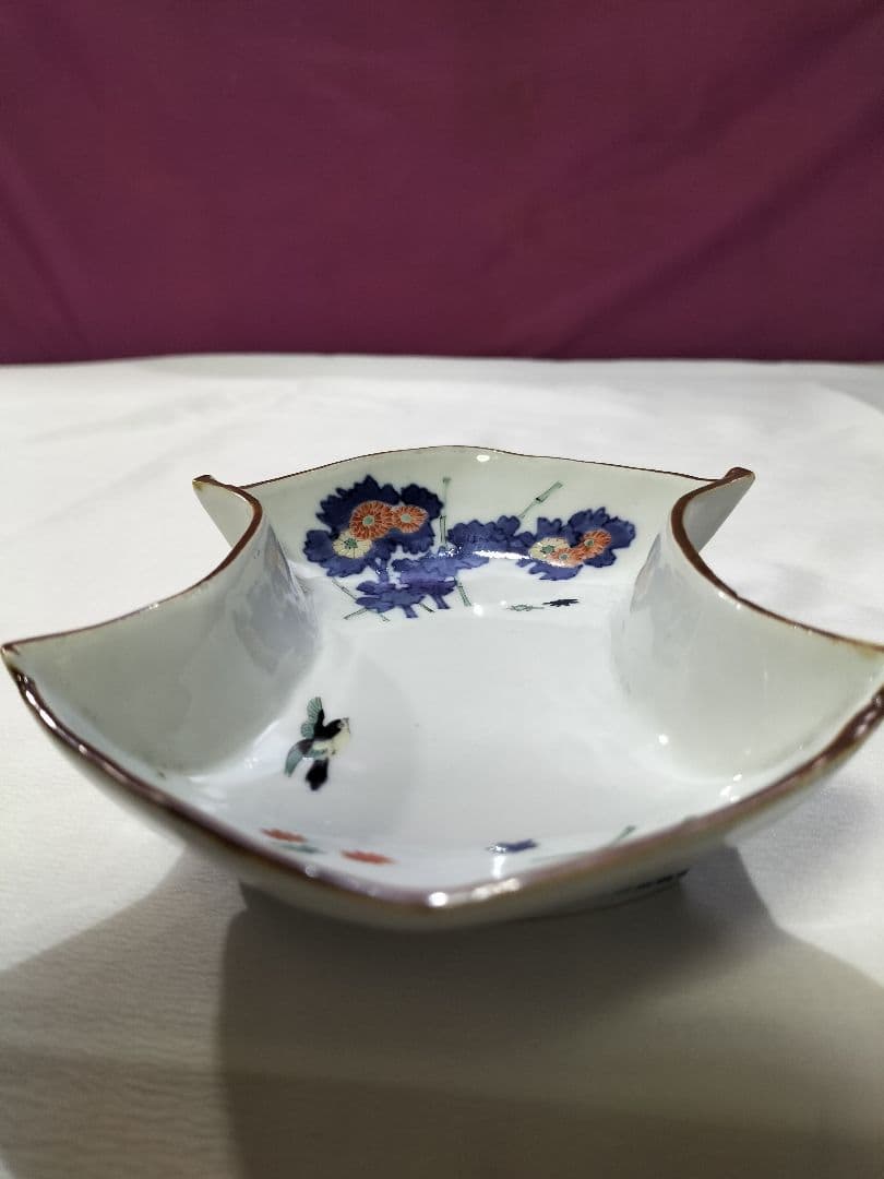 古伊万里　柿右衛門手　変形鉢　垣根に菊と鳥　時代物　骨董　縁欠け治し有り