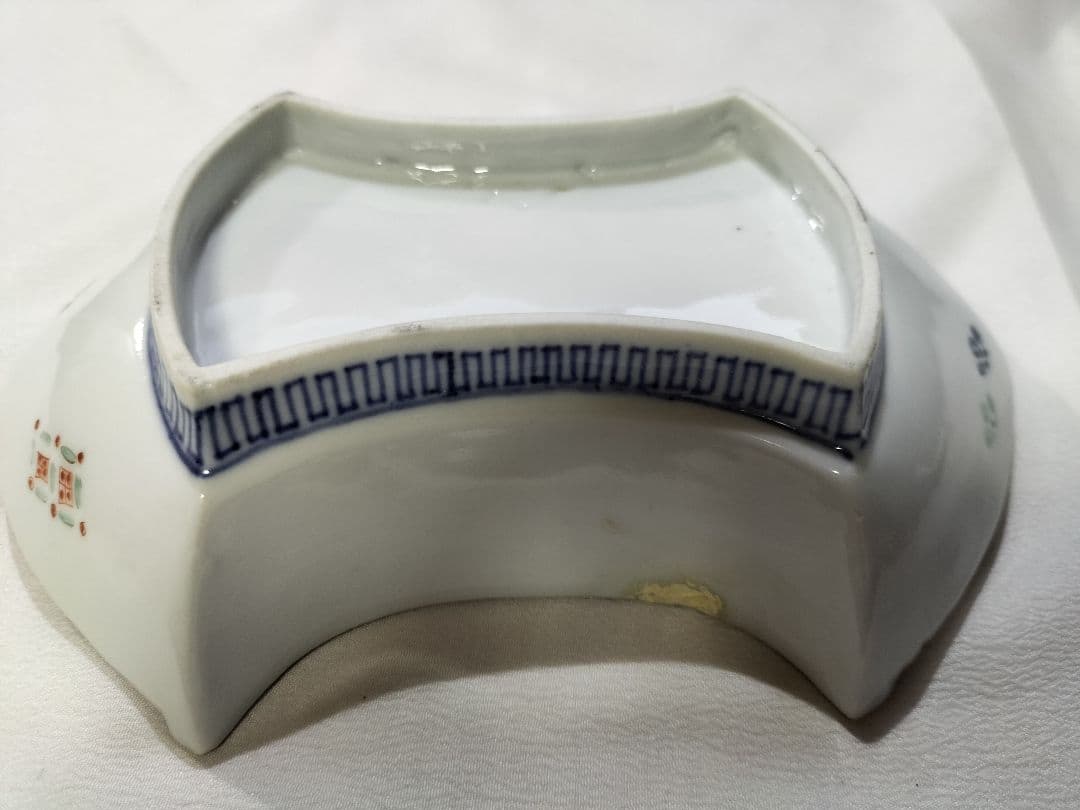 古伊万里　柿右衛門手　変形鉢　垣根に菊と鳥　時代物　骨董　縁欠け治し有り