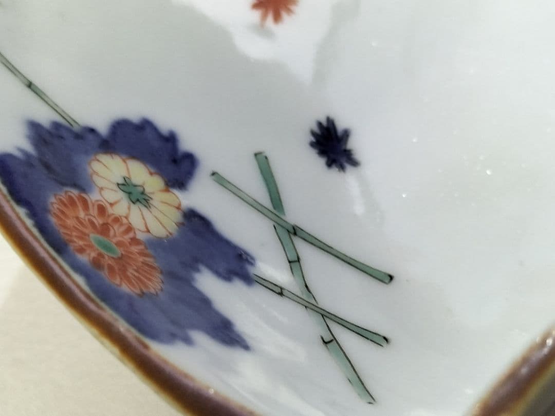 古伊万里　柿右衛門手　変形鉢　垣根に菊と鳥　時代物　骨董　縁欠け治し有り