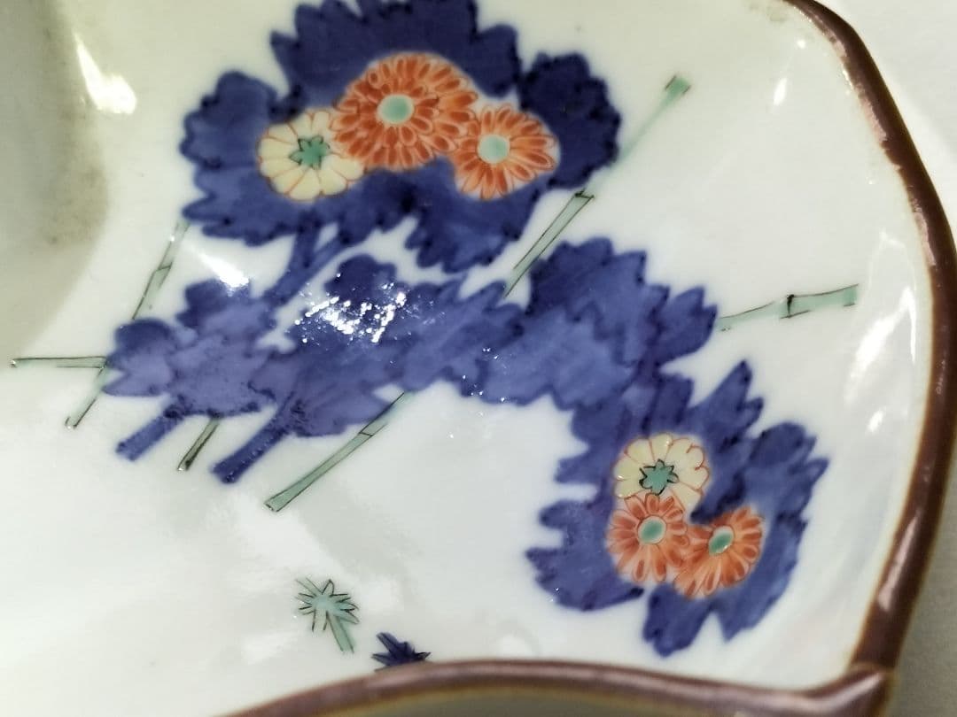 古伊万里　柿右衛門手　変形鉢　垣根に菊と鳥　時代物　骨董　縁欠け治し有り