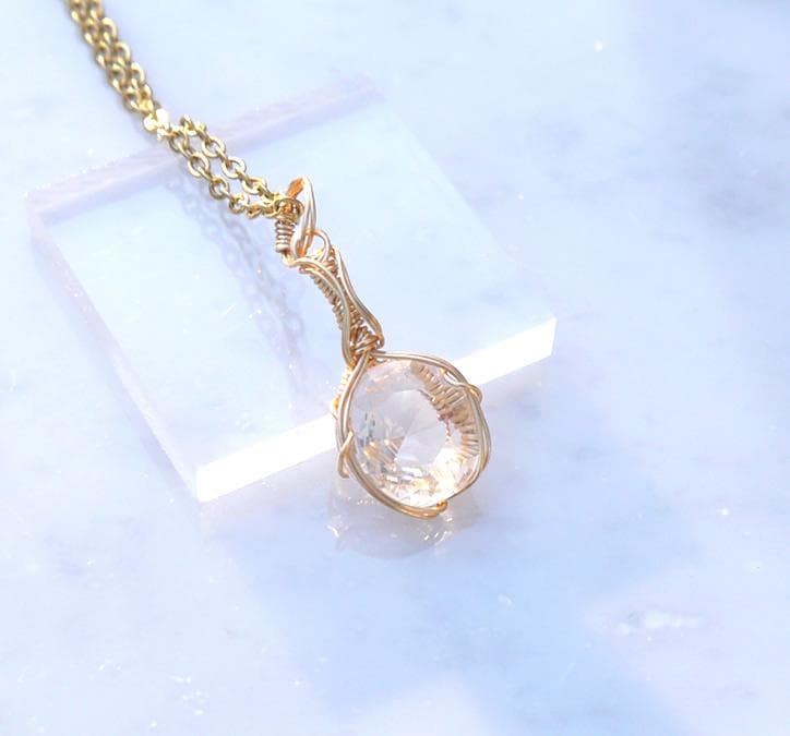 （１点もの）高千穂産天岩戸水晶エイトスターカットペンダント◇