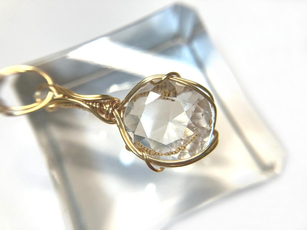 （１点もの）高千穂産天岩戸水晶エイトスターカットペンダント◇