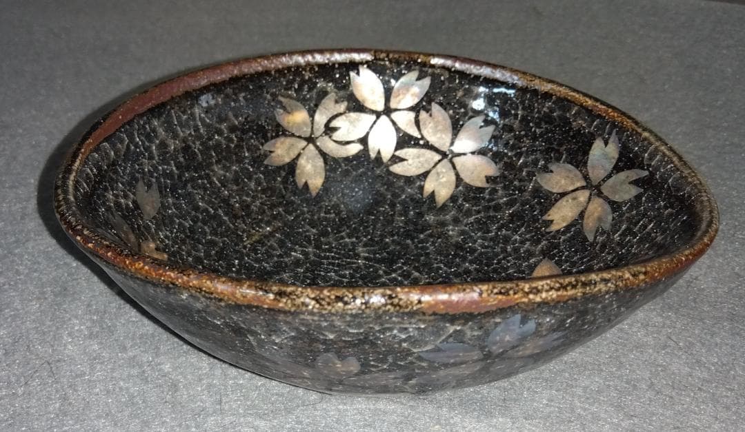 美濃焼の名工 三浦繁久作品　鼠志野桜紋様の向付け中鉢と中皿と大皿 の三種類