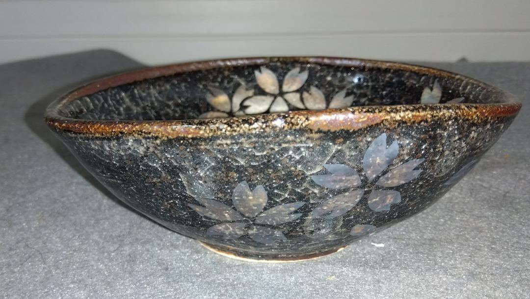 美濃焼の名工 三浦繁久作品　鼠志野桜紋様の向付け中鉢と中皿と大皿 の三種類