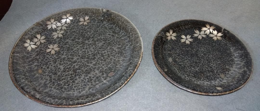 美濃焼の名工 三浦繁久作品　鼠志野桜紋様の向付け中鉢と中皿と大皿 の三種類