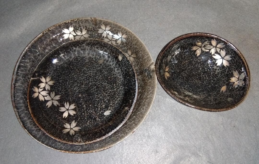 美濃焼の名工 三浦繁久作品　鼠志野桜紋様の向付け中鉢と中皿と大皿 の三種類