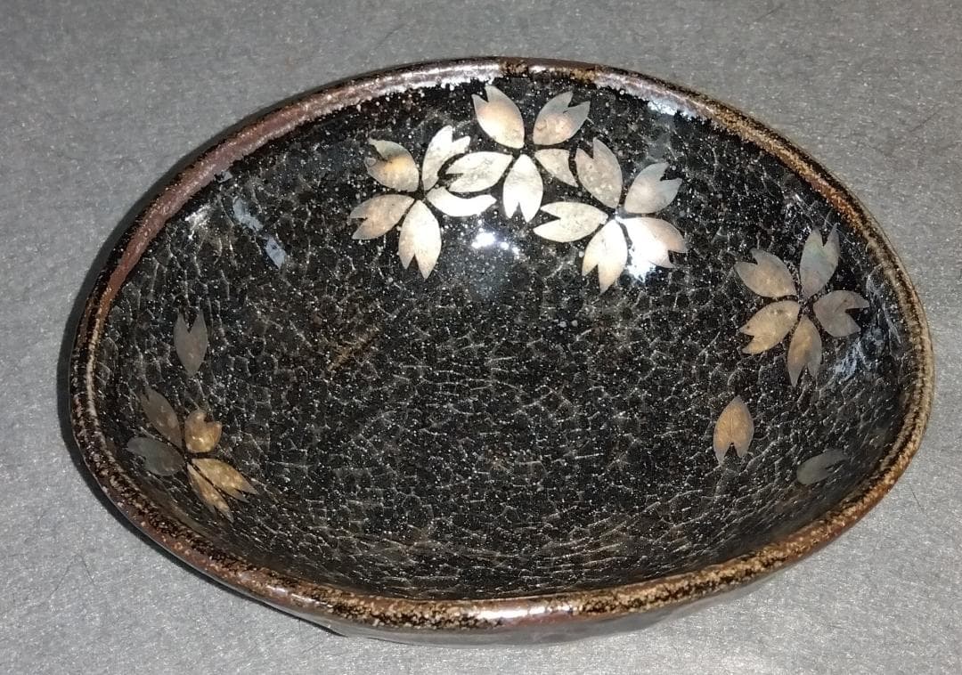 美濃焼の名工 三浦繁久作品　鼠志野桜紋様の向付け中鉢と中皿と大皿 の三種類