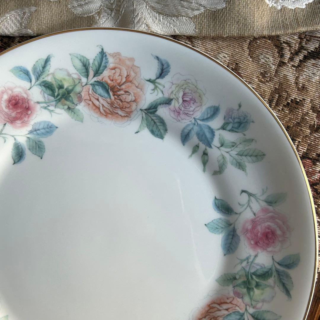  MistRose ──静かな英国の春を閉じ込めたプレート 2枚