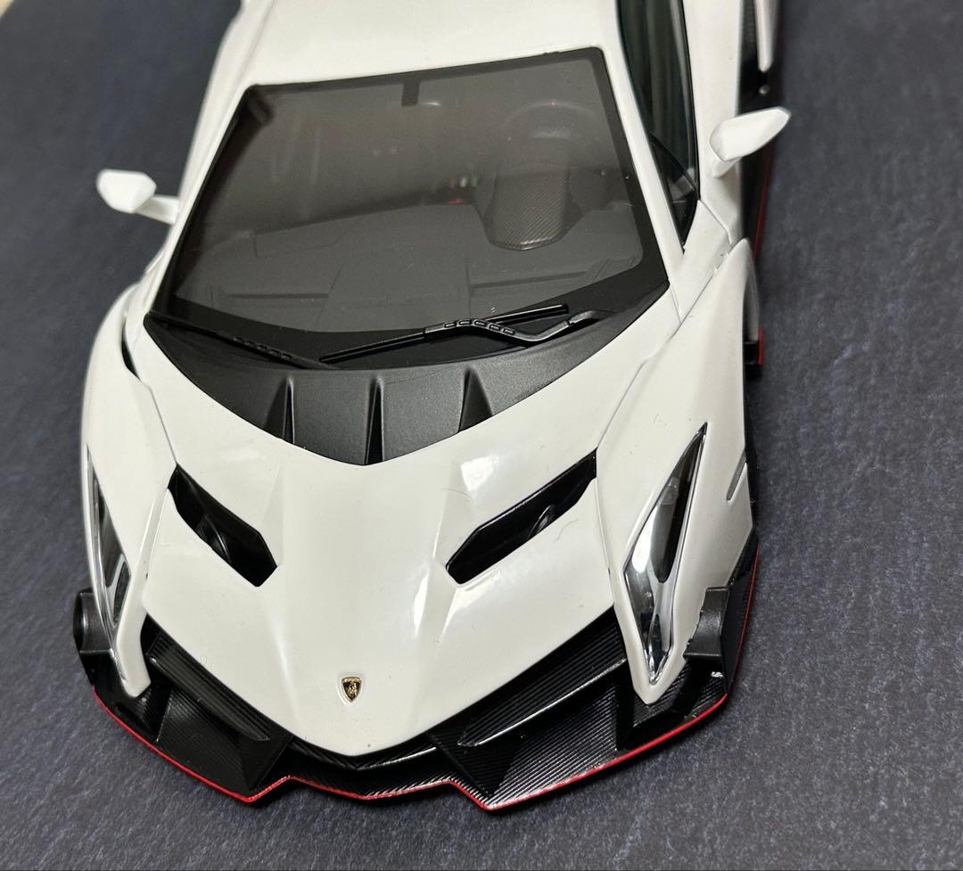 ビ*ツ様 ランボルギーニ　VENENO ホワイト