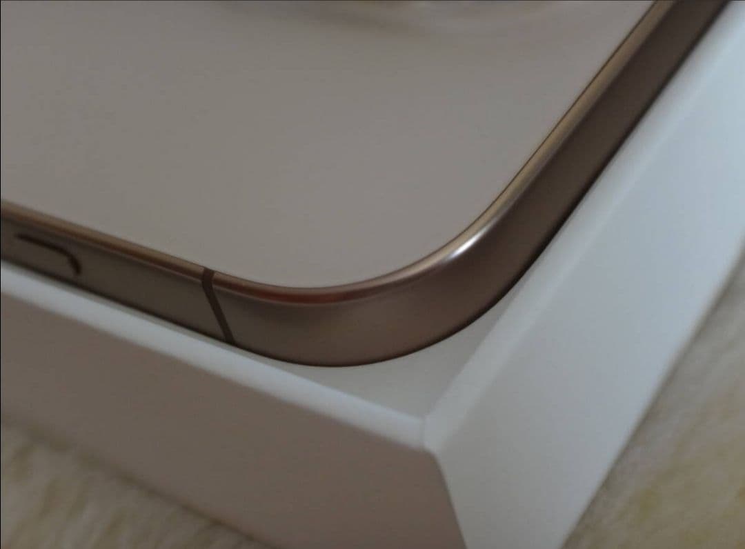 【中古美品】iPhone 16 Pro 128GB 96% デザートチタニウム