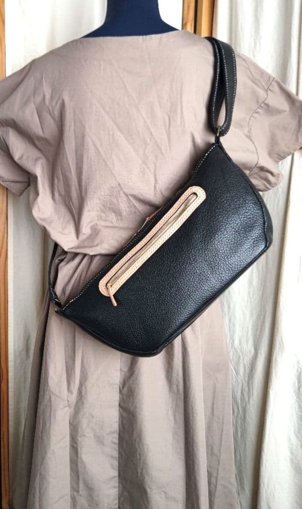 牛革ボディーバック①