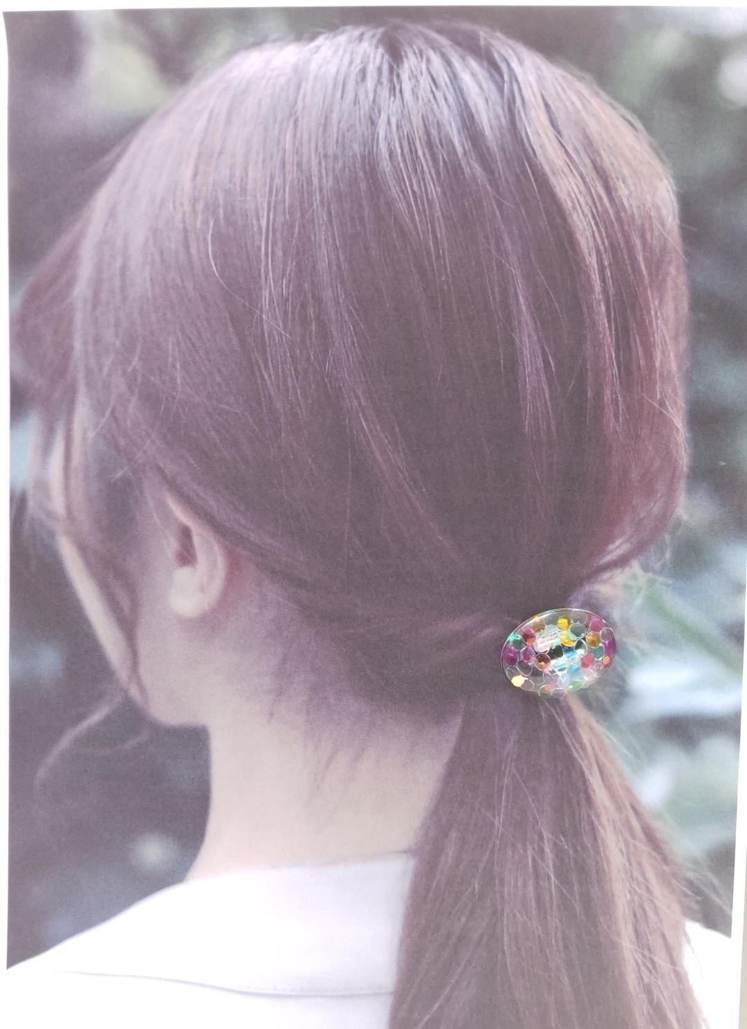 涼しげ水玉のオーバルヘアゴム