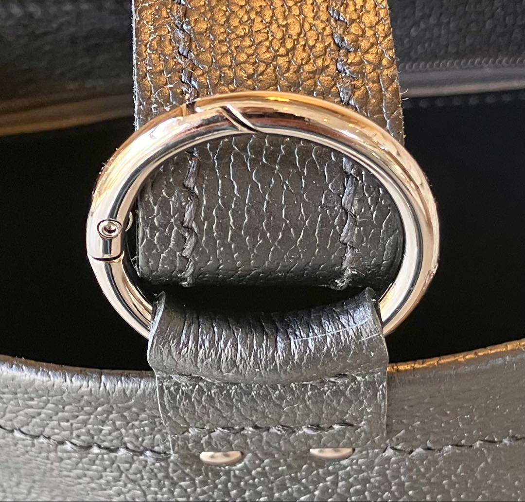 黒のシュリンクレザートートバッグ