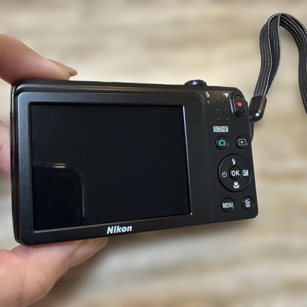Nikon COOLPIX S3700 コンパクトデジタルカメラ