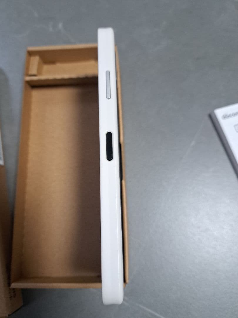 docomo AQUOS wish3 SH-53D　ホワイト
