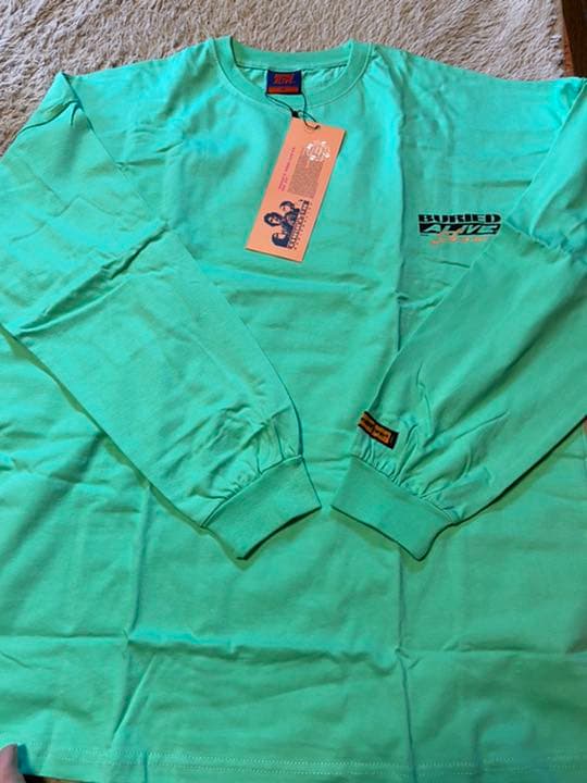 テミン　着用　長袖Tシャツ