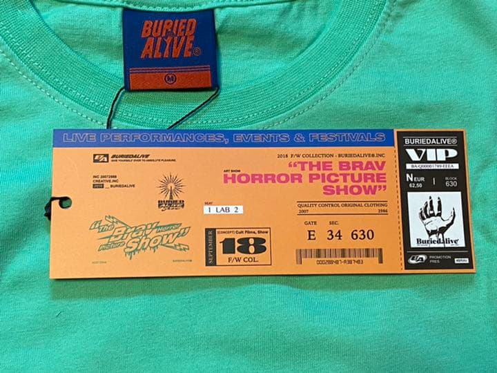 テミン　着用　長袖Tシャツ