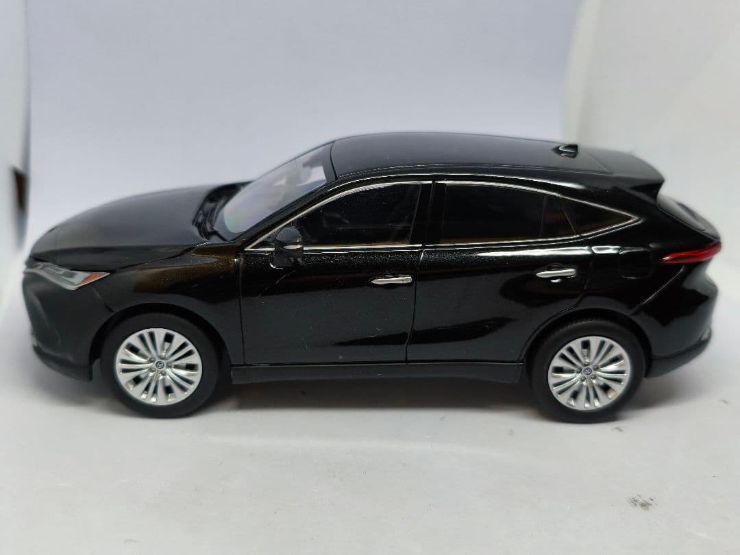 トヨタ ハリアー　カラーサンプル 1/30 黒 ミニカー　非売品