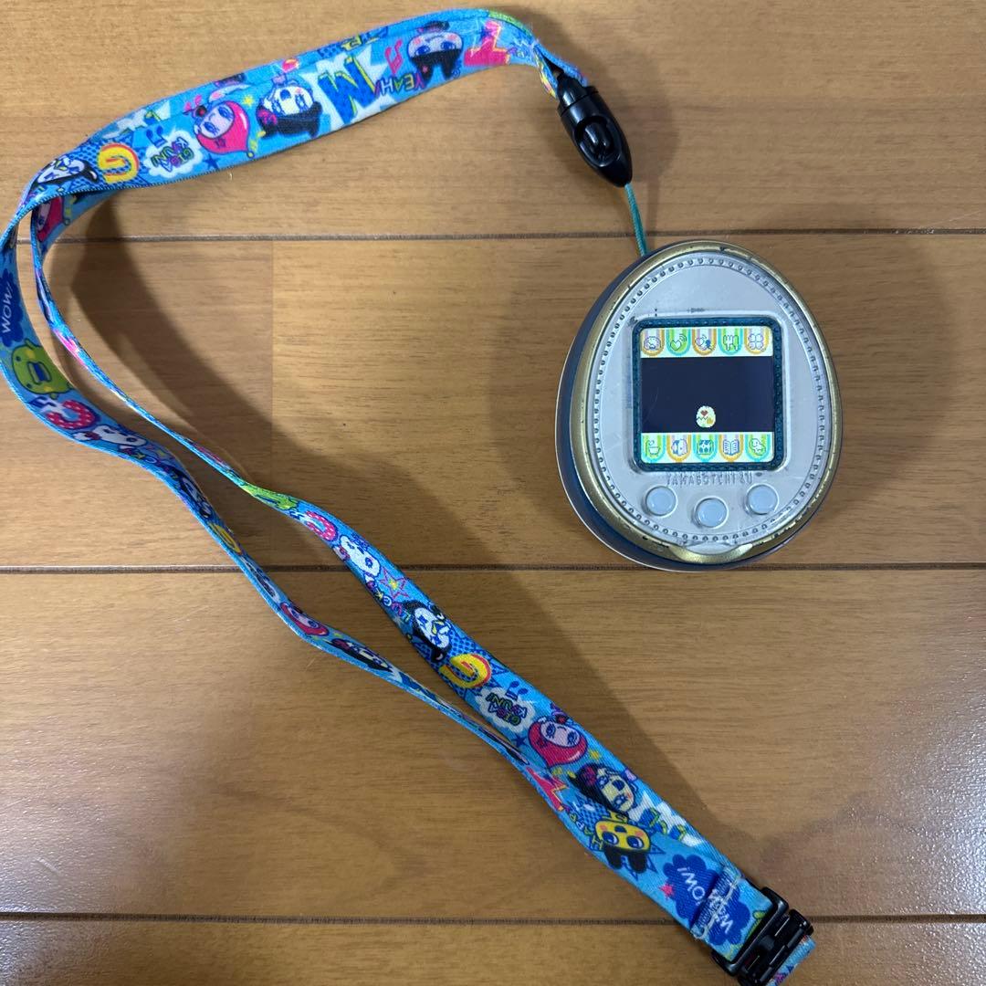 たまごっち カラフルストラップ付き