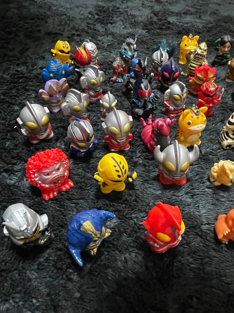 ポケモン、ウルトラマン、仮面ライダー指人形