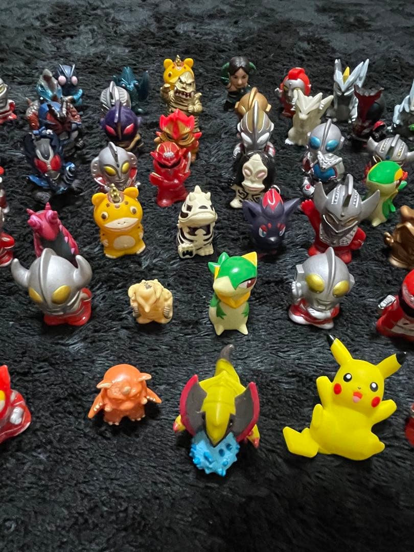 ポケモン、ウルトラマン、仮面ライダー指人形
