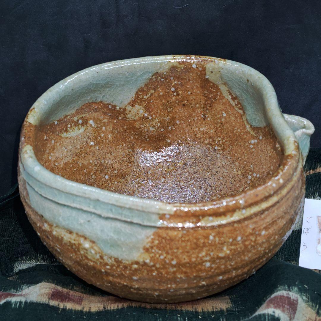 ２代目真清水蔵六(泥中庵)作、古伊賀写片口茶碗(共箱、絣包み古布付)