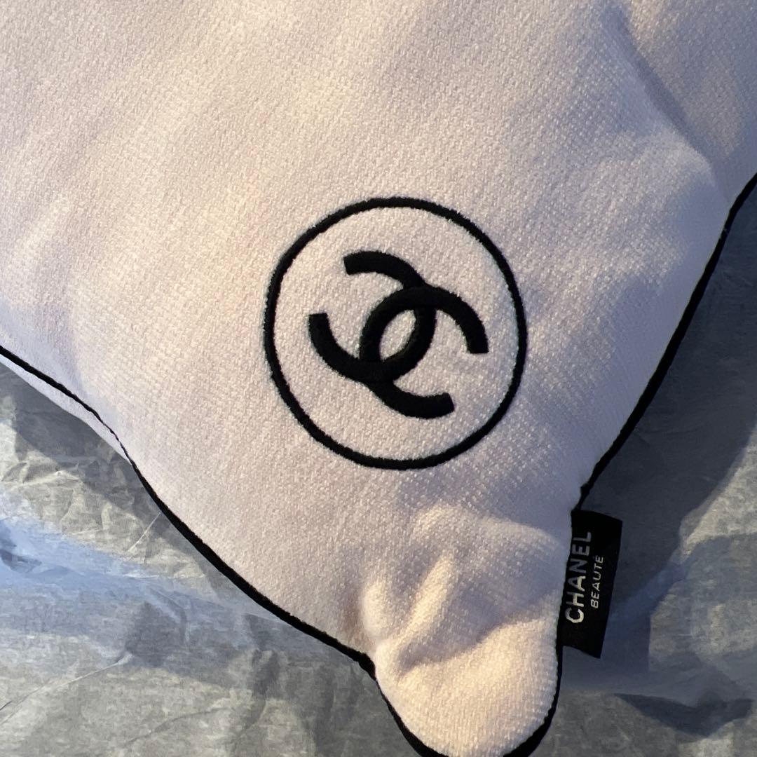 CHANEL ロゴ入りホワイトクッション 非売品