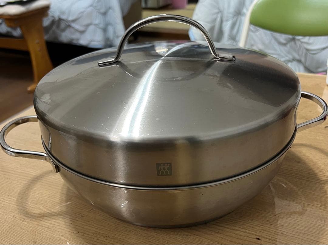 ①ツヴィリングJ.A.ヘンケルス IH対応 ② staub ストウブ 蒸し器