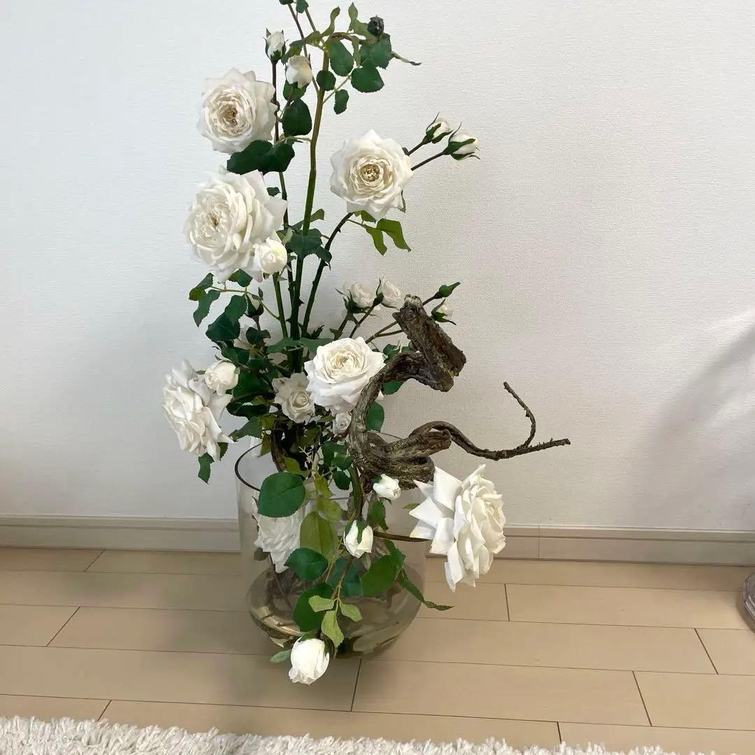 ホワイトバラの造花アレンジメント 大きめ