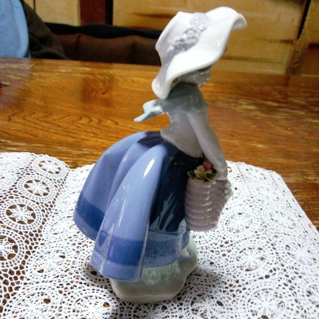 （美品）リヤドロ花を持つ少女の陶器4体セットバラ売り可1体6000円来週からです