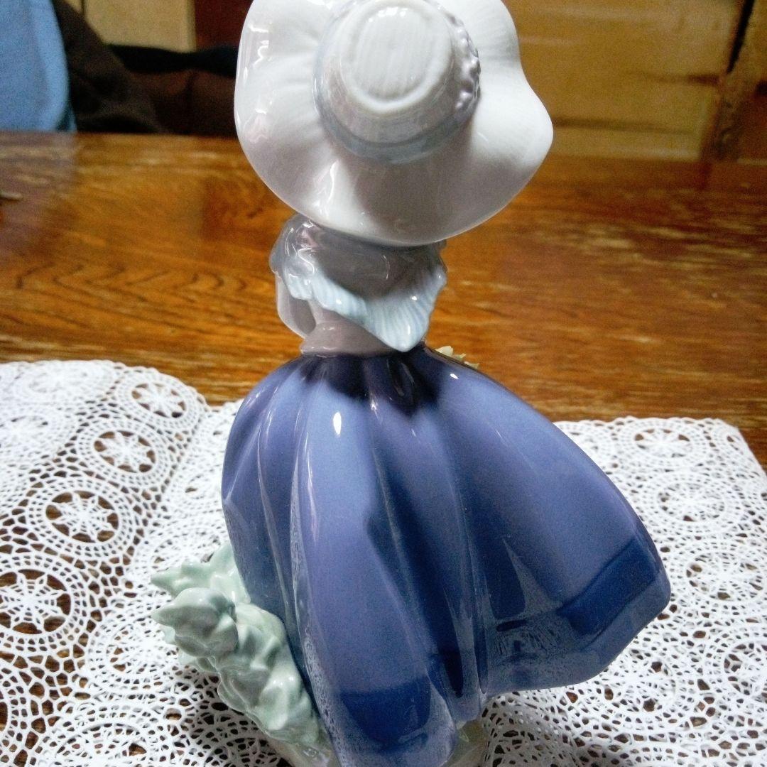 （美品）リヤドロ花を持つ少女の陶器4体セットバラ売り可1体6000円来週からです