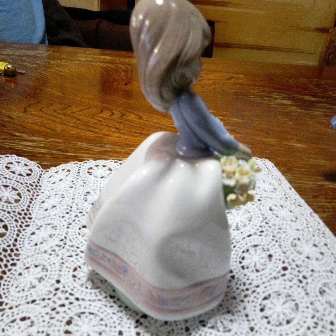 （美品）リヤドロ花を持つ少女の陶器4体セットバラ売り可1体6000円来週からです