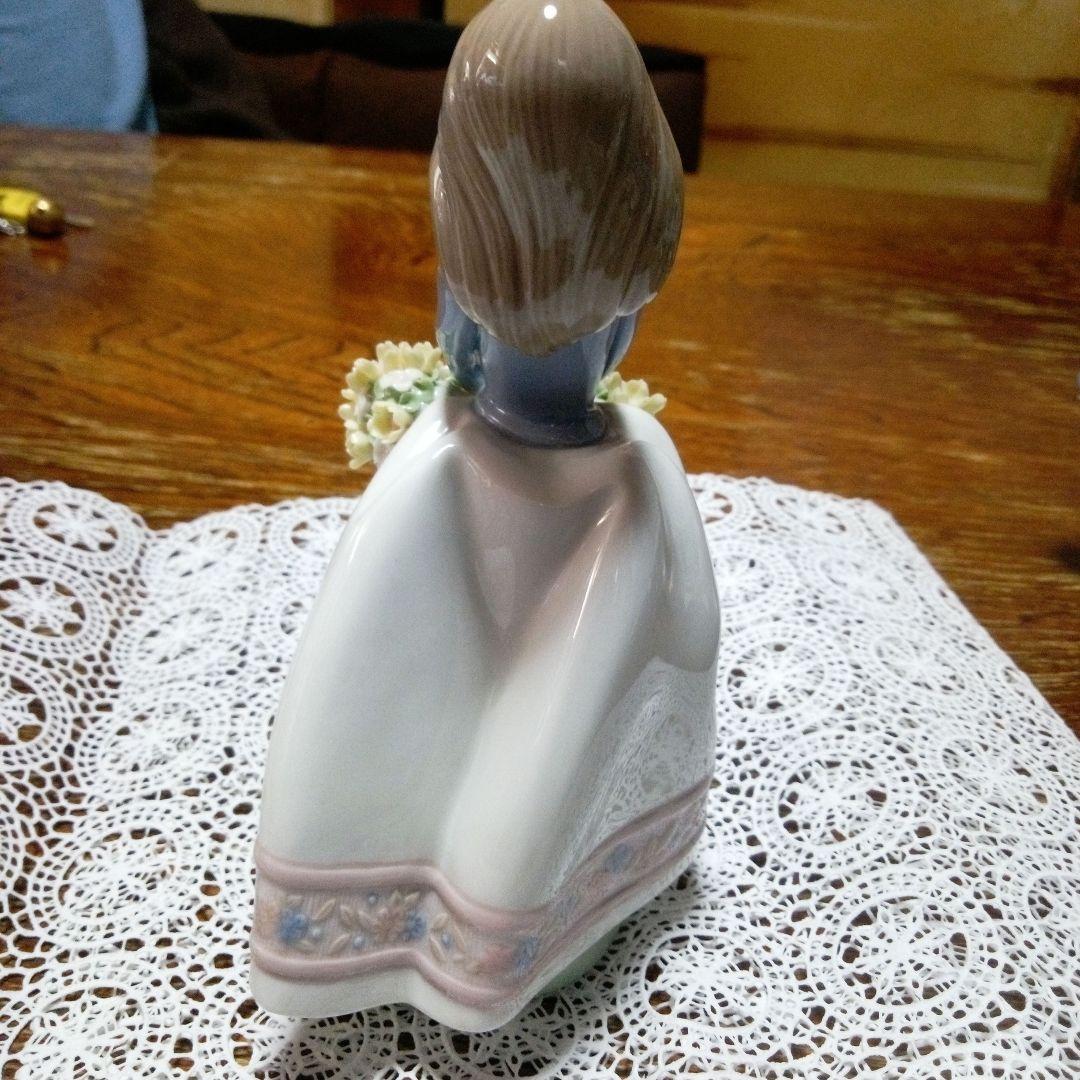 （美品）リヤドロ花を持つ少女の陶器4体セットバラ売り可1体6000円来週からです