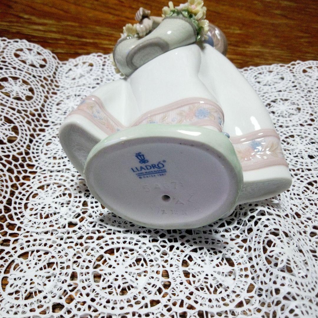 （美品）リヤドロ花を持つ少女の陶器4体セットバラ売り可1体6000円来週からです