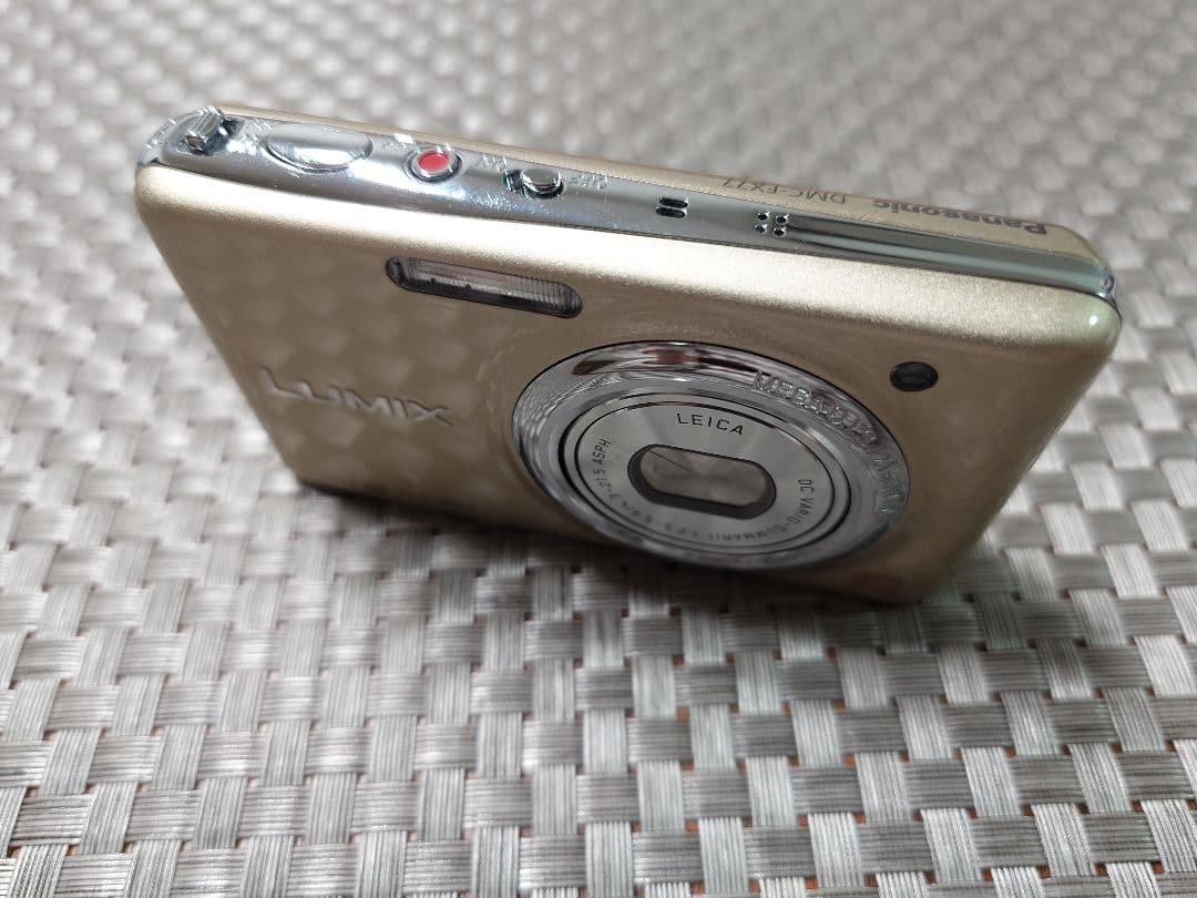 Panasonic DMC-FX77 ゴールド　コンパクトデジタルカメラ