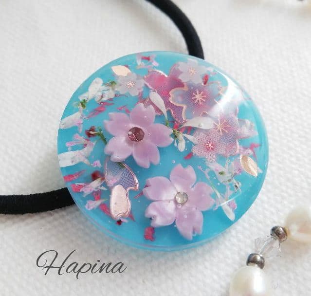 桜舞うブルー系ラウンドレジンヘアゴム