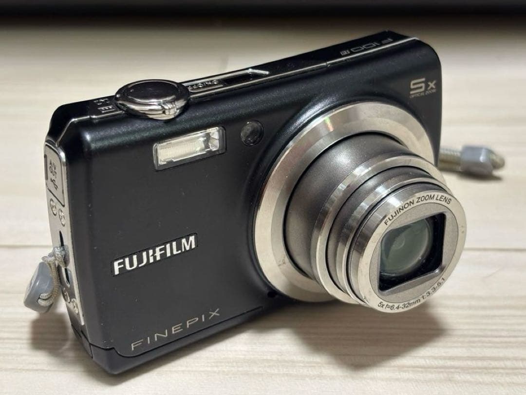FUJIFILM FINEPIX F100fd ブラック