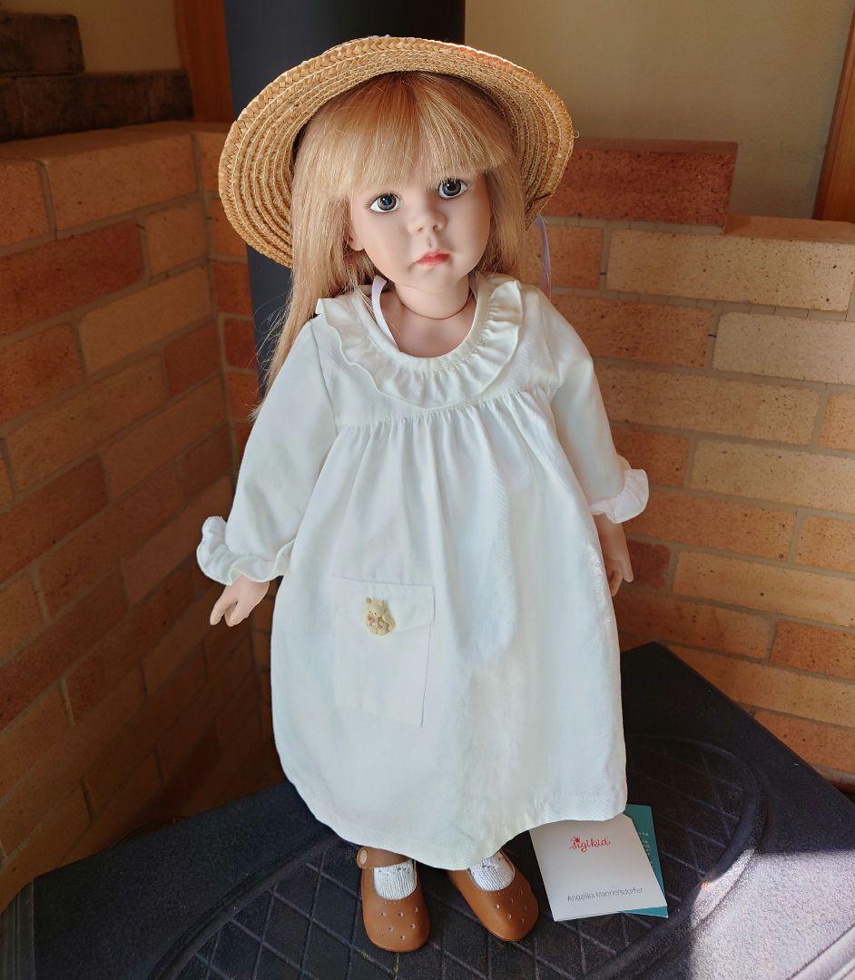 花帽子の女の子　描き目　マナースドルファー　アーティストドール　Sigikid
