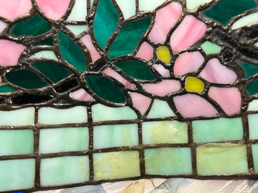 超大型　ヴィンテージステンドグラス花柄ランプ　グリーンカラー　高さ５７センチ程。