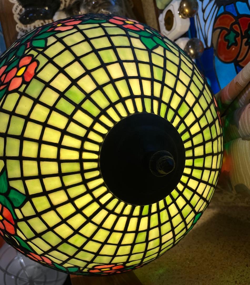 超大型　ヴィンテージステンドグラス花柄ランプ　グリーンカラー　高さ５７センチ程。