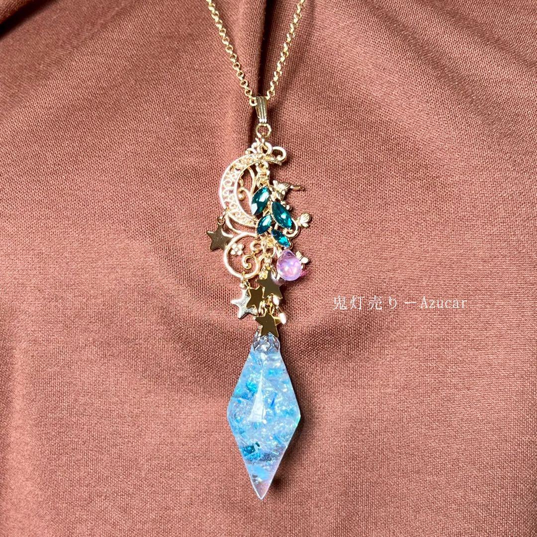 月光と氷のかけら✴︎ムーンストーン風ネックレス　ほんのりブルー