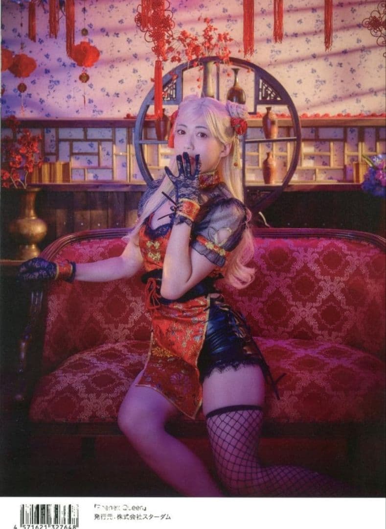 2025最新版　上谷沙弥 写真集　Phenex Queen