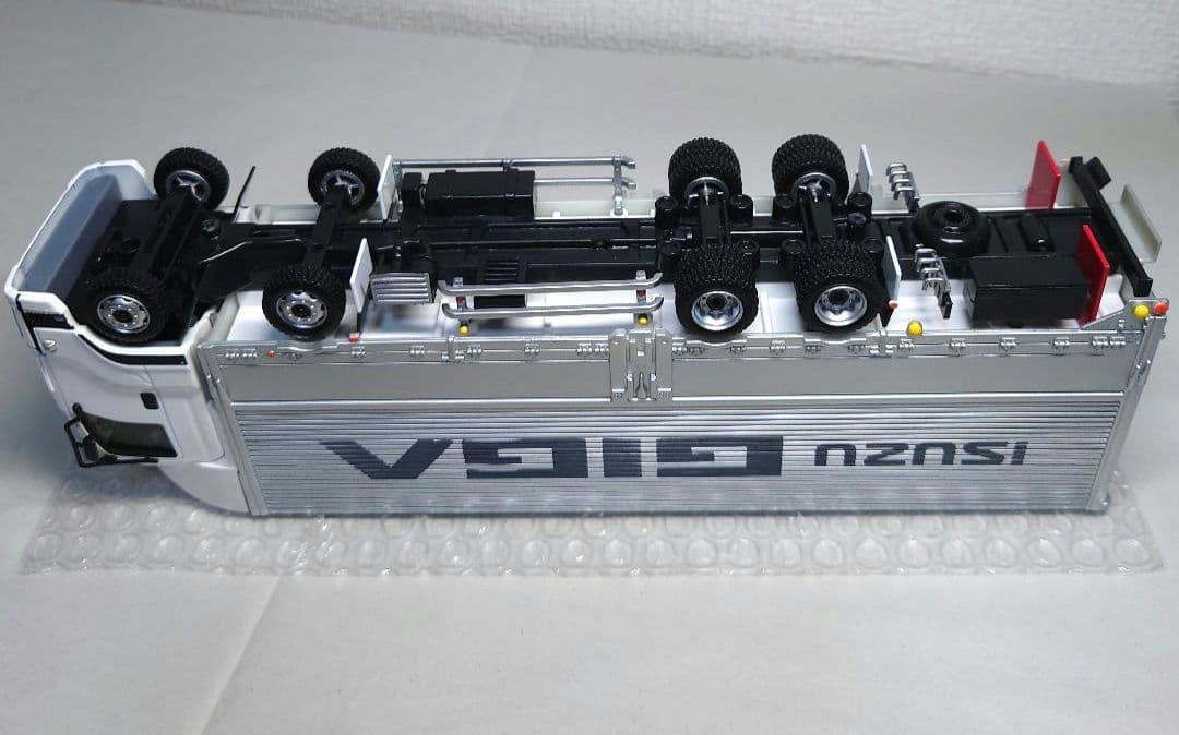 いすゞギガ 1/43スケール　ミニカー　訳あり加工品