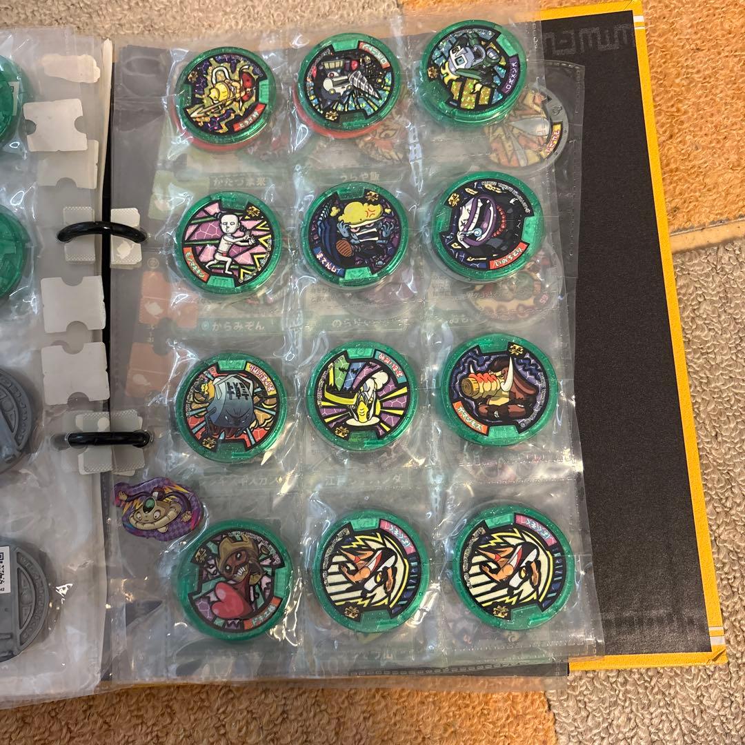 妖怪百科事典とメダル128枚入り